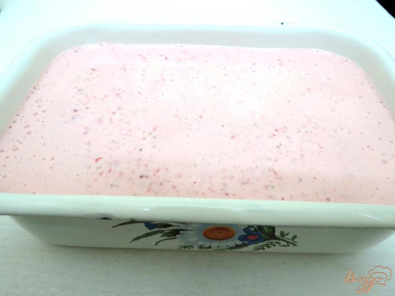 Фото приготовление рецепта: Мороженое  клубничное! шаг №5