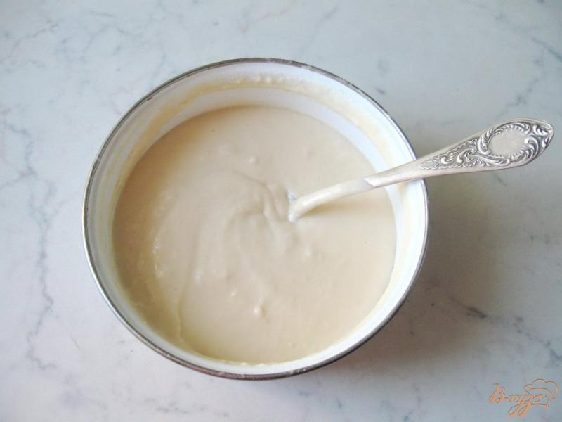 Фото приготовление рецепта: Оладьи  на клубничном йогурте шаг №6