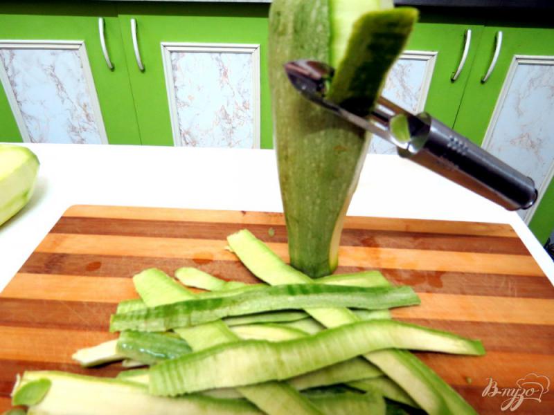 Фото приготовление рецепта: Овощная лапша с кунжутом и соевым соусом шаг №2