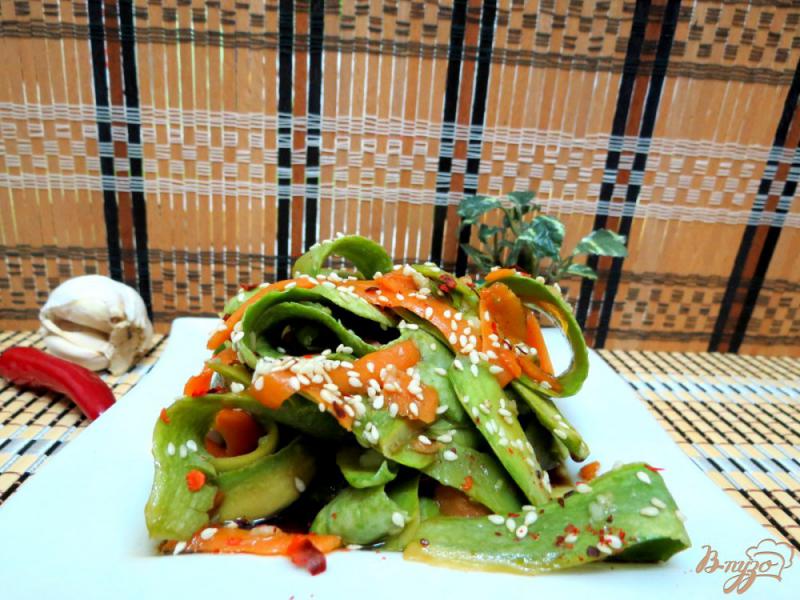 Фото приготовление рецепта: Овощная лапша с кунжутом и соевым соусом шаг №8