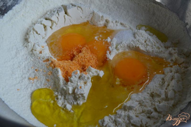 Фото приготовление рецепта: Домашняя паста с соусом из рыбы с шампиньонами шаг №1