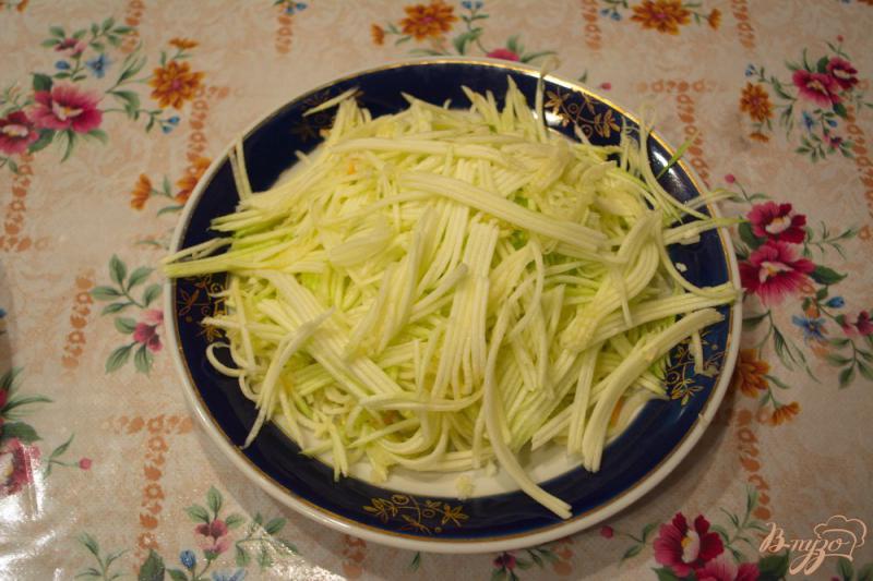 Фото приготовление рецепта: Острый салат на корейский мотив шаг №4