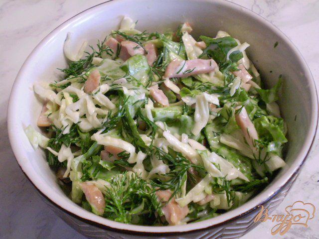 Фото приготовление рецепта: Капустный салат с мясными сосисками шаг №6