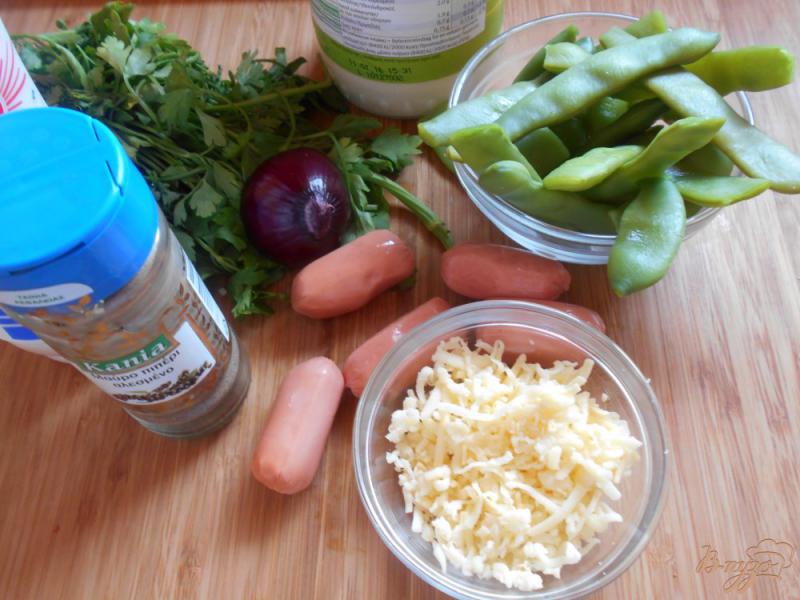 Фото приготовление рецепта: Салат со стручковой фасолью и вареной колбасой шаг №1