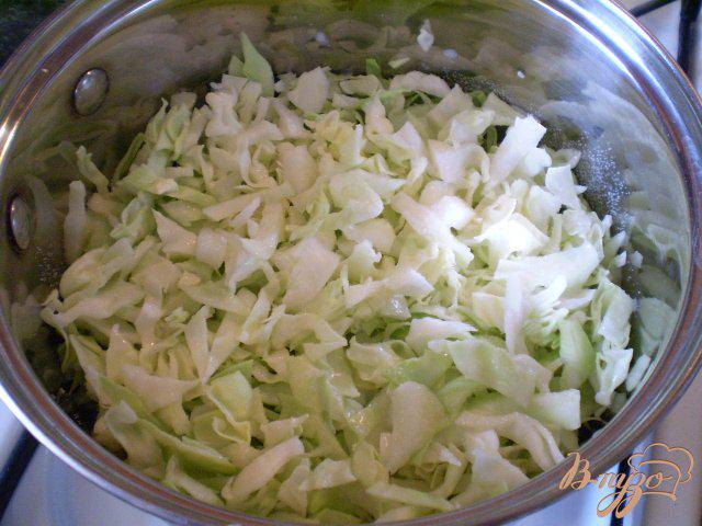 Фото приготовление рецепта: Запеканка из молодой капусты с манкой шаг №3