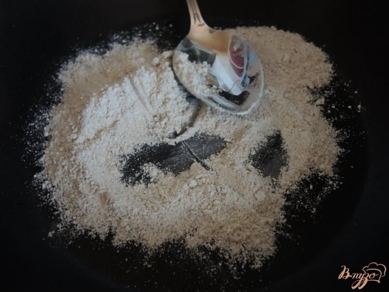 Фото приготовление рецепта: Телятина в сметанном соусе шаг №8