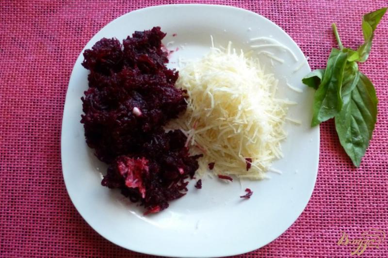 Фото приготовление рецепта: Салат из свеклы, базилика и сыра шаг №1