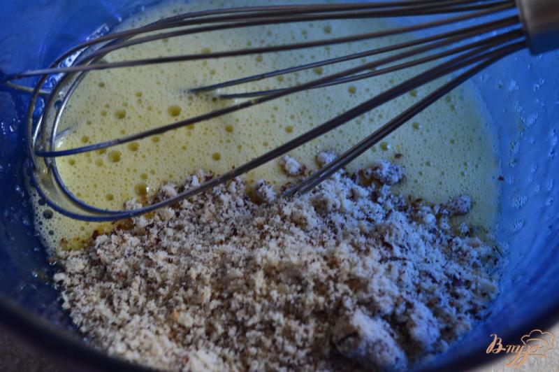 Фото приготовление рецепта: Сливочно-клубничный торт с зеркальной глазурью шаг №3