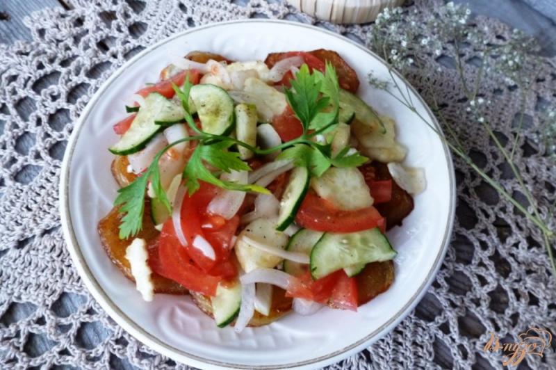 Фото приготовление рецепта: Овощной салат на картофельной подушке шаг №6