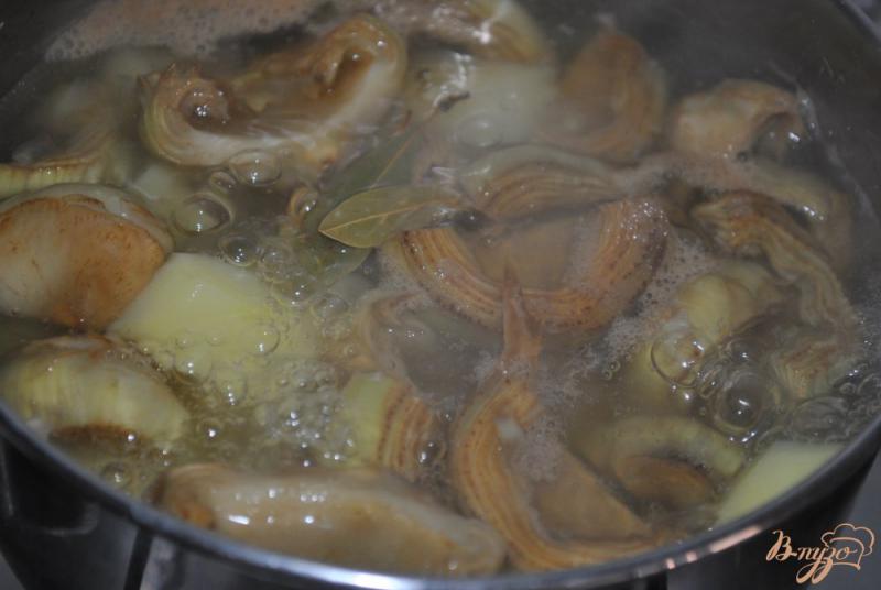 Фото приготовление рецепта: Суп-крем с грибами и артишоками шаг №3
