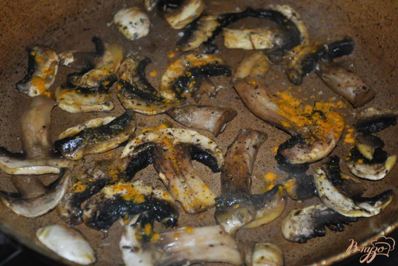 Фото приготовление рецепта: Суп-крем с грибами и артишоками шаг №7