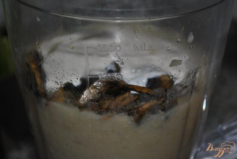 Фото приготовление рецепта: Суп-крем с грибами и артишоками шаг №8