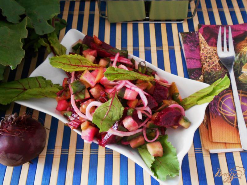 Фото приготовление рецепта: Салат со свеклой и свекольной ботвой шаг №6