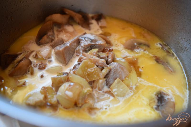 Фото приготовление рецепта: Филе индейки с грибами в сливочном соусе шаг №7