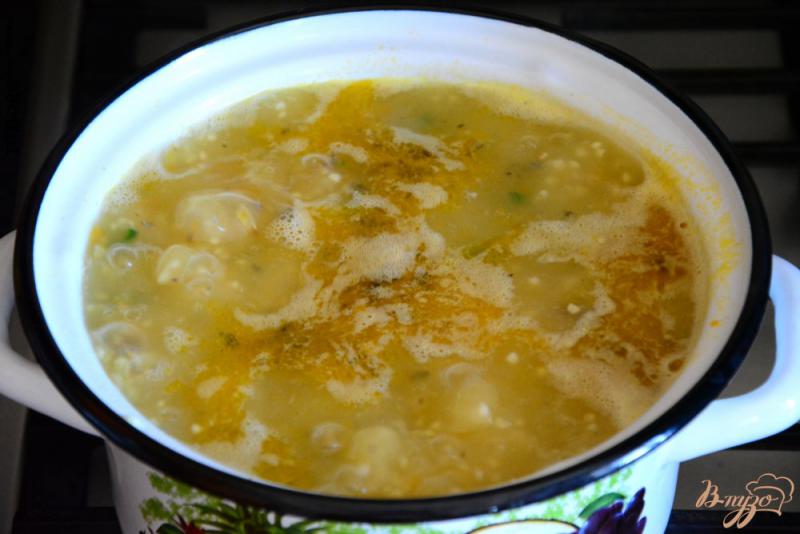 Фото приготовление рецепта: Суп с пшеном и рыбными консервами шаг №9