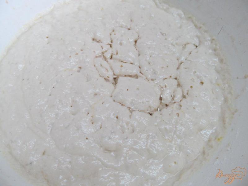 Фото приготовление рецепта: Хлеб на кислом молоке с манкой шаг №3