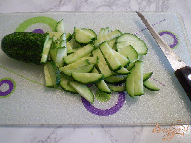 Фото приготовление рецепта: Салат из капусты и крабовых палочек шаг №3