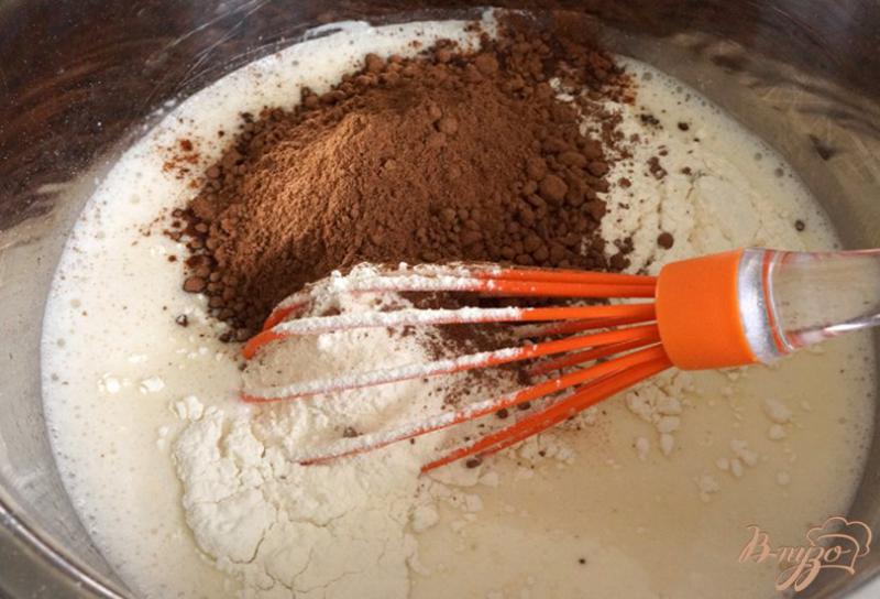 Фото приготовление рецепта: Черемуховые блины с голубикой и молочным соусом шаг №4