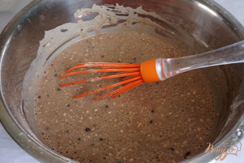 Фото приготовление рецепта: Черемуховые блины с голубикой и молочным соусом шаг №5