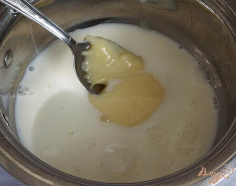 Фото приготовление рецепта: Черемуховые блины с голубикой и молочным соусом шаг №6