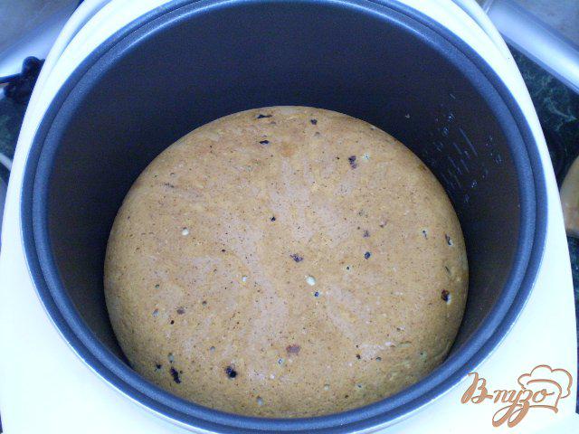 Фото приготовление рецепта: Пирог в мультиварке с черной смородиной шаг №8