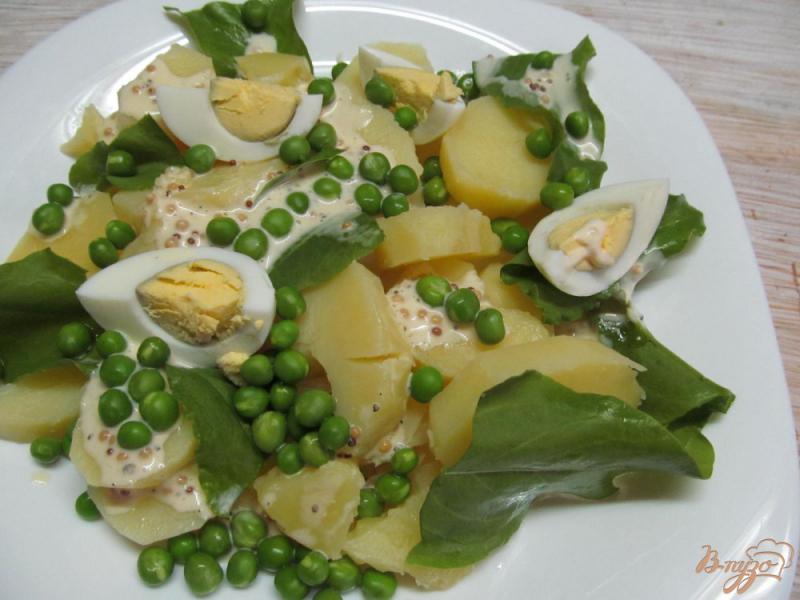 Фото приготовление рецепта: Теплый картофельный салат с молодым горошком шаг №4