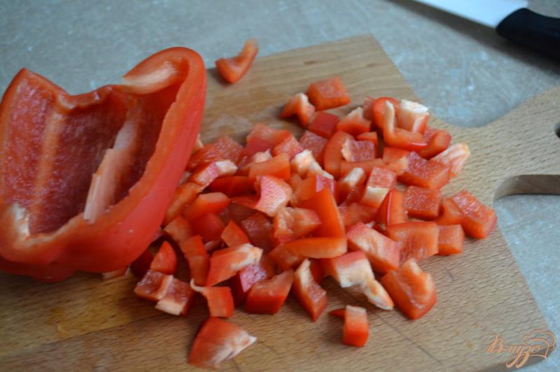 Фото приготовление рецепта: Овощной салат с отварной кукурузой шаг №3