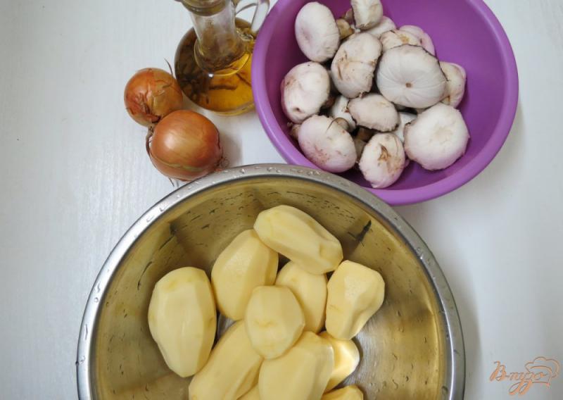 Фото приготовление рецепта: Пирожки с картофелем и шампиньонами. шаг №2