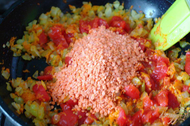 Фото приготовление рецепта: Спагетти с соусом из чечевицы шаг №5
