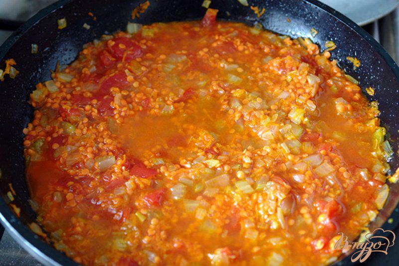 Фото приготовление рецепта: Спагетти с соусом из чечевицы шаг №6