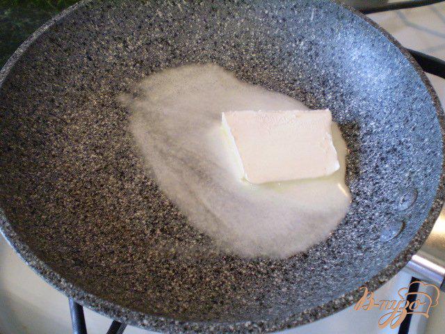 Фото приготовление рецепта: Ягодный соус с мятой к мороженому шаг №4