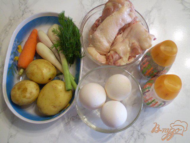 Фото приготовление рецепта: Суп на курином бульоне с яйцами и картофелем шаг №1