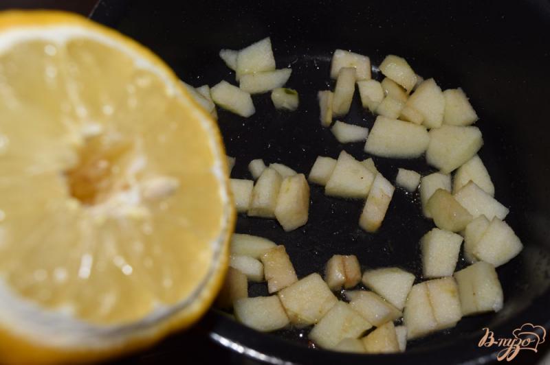 Фото приготовление рецепта: Кус -кус с кабачками, беконом и яблоками шаг №5