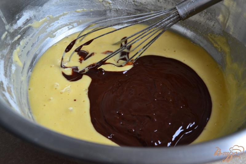 Фото приготовление рецепта: Шоколадный торт со взбитыми сливками шаг №5