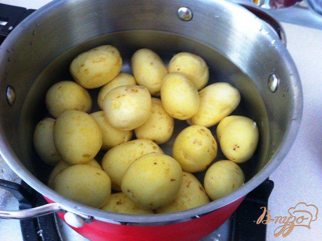 Фото приготовление рецепта: Молодой картофель по-деревенски шаг №2
