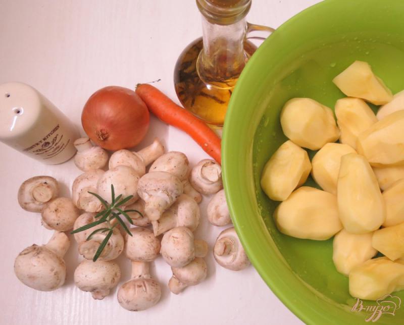 Фото приготовление рецепта: Картофельная запеканка с шампиньонами шаг №1