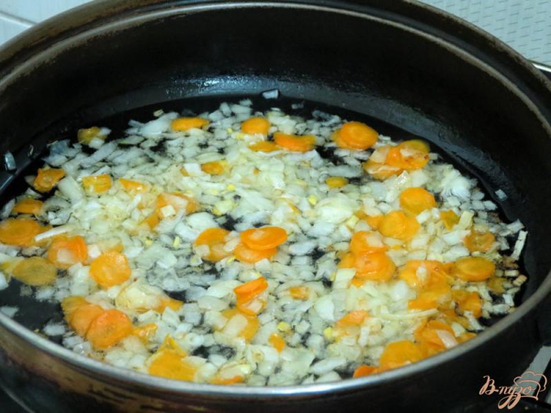 Фото приготовление рецепта: Картофельная запеканка с шампиньонами шаг №3
