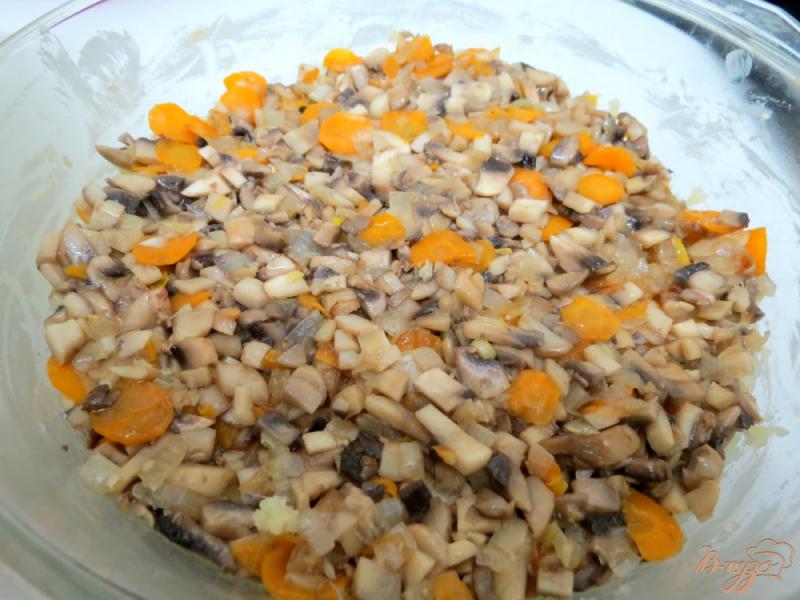Фото приготовление рецепта: Картофельная запеканка с шампиньонами шаг №6