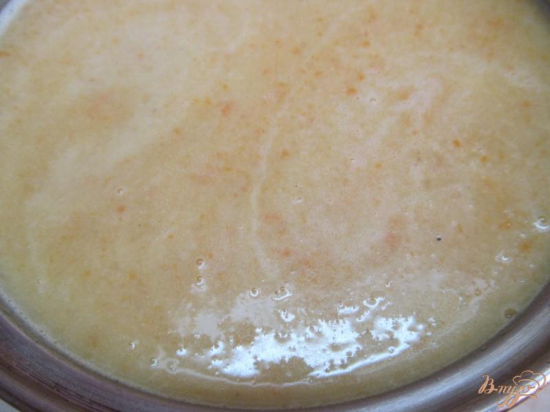 Фото приготовление рецепта: Сырный суп с крабовыми палочками шаг №7