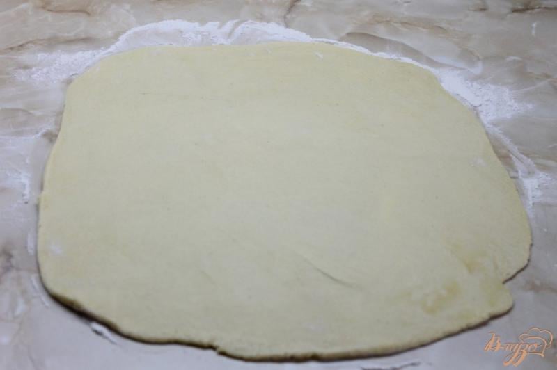 Фото приготовление рецепта: Пицца мясная в рулете шаг №3