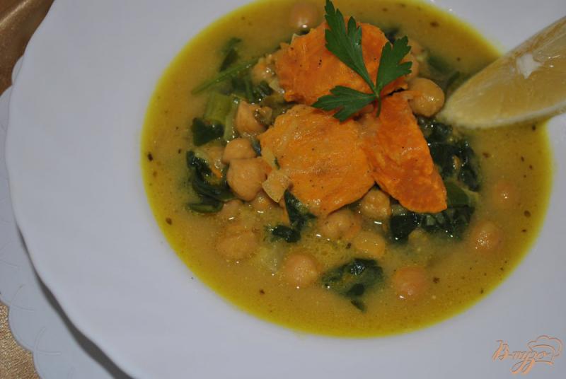 Фото приготовление рецепта: Суп с нутом и шпинатом шаг №11