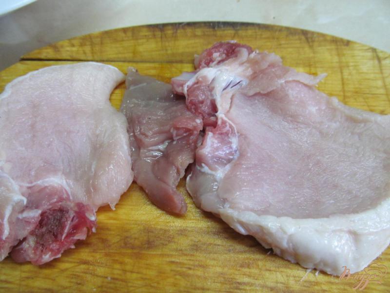 Фото приготовление рецепта: Свинина тушенная в вине с овощами шаг №2