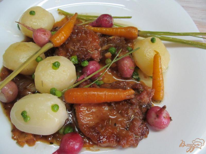Фото приготовление рецепта: Свинина тушенная в вине с овощами шаг №12