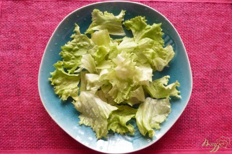 Фото приготовление рецепта: Салат из огурцов и шампиньонов шаг №2