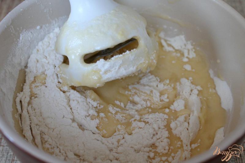 Фото приготовление рецепта: Печенье «Мадлен» с ванилью шаг №3
