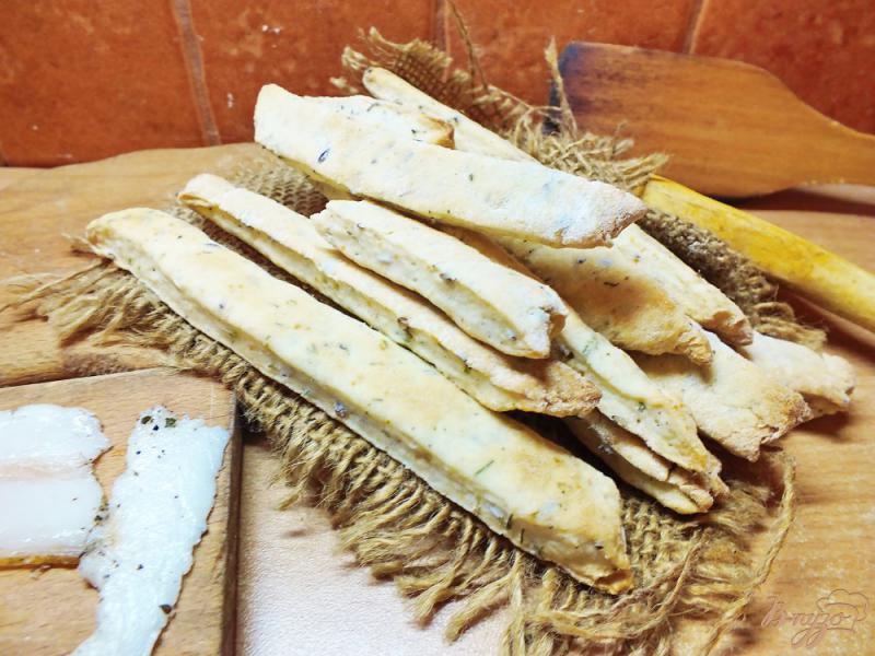 Фото приготовление рецепта: Хлебные палочки с тимьяном и семенами льна шаг №7