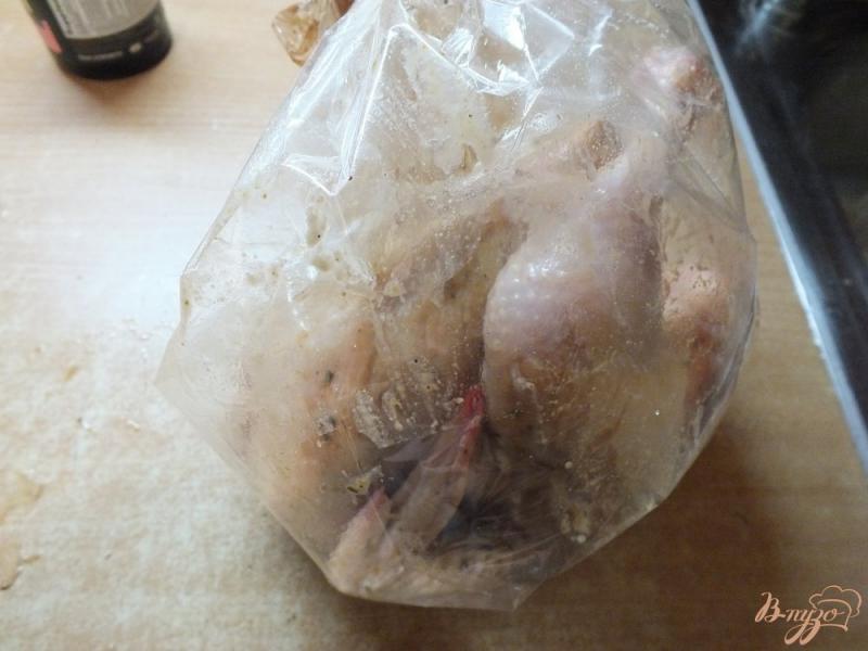 Фото приготовление рецепта: Цыпленок запеченный в рукаве в соевом маринаде шаг №4
