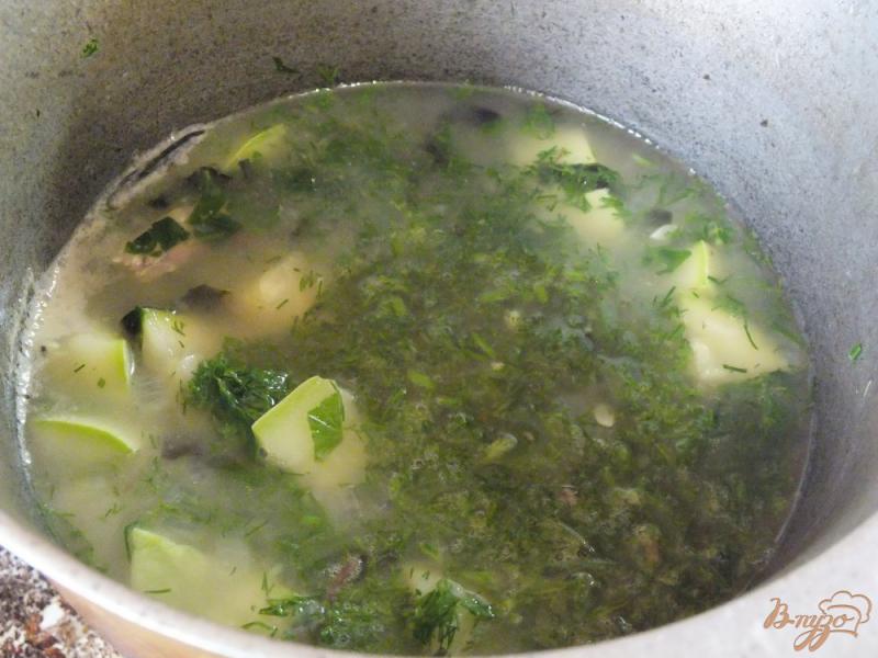 Фото приготовление рецепта: Суп с куриными сердечками и кабачком шаг №7