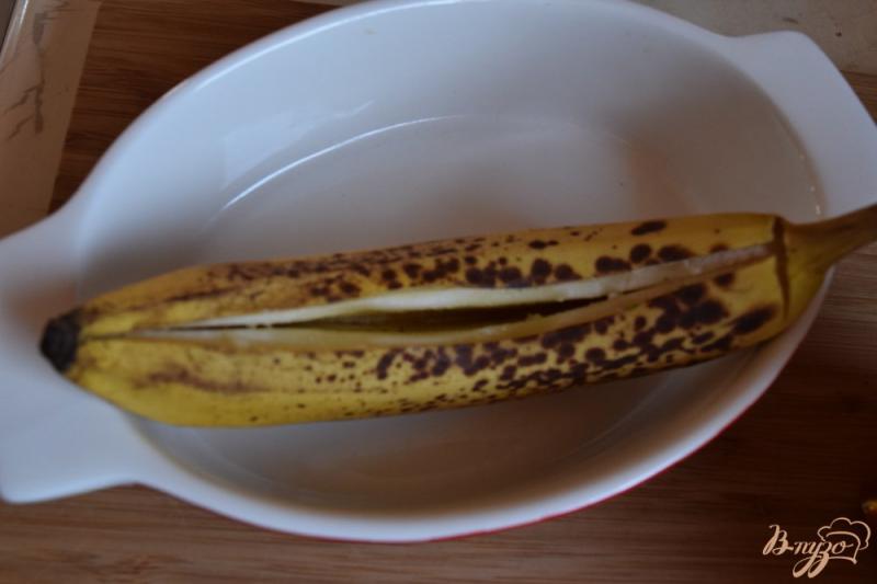 Фото приготовление рецепта: Десерт из банана с корицей и медом шаг №1