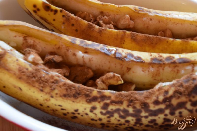 Фото приготовление рецепта: Десерт из банана с корицей и медом шаг №3